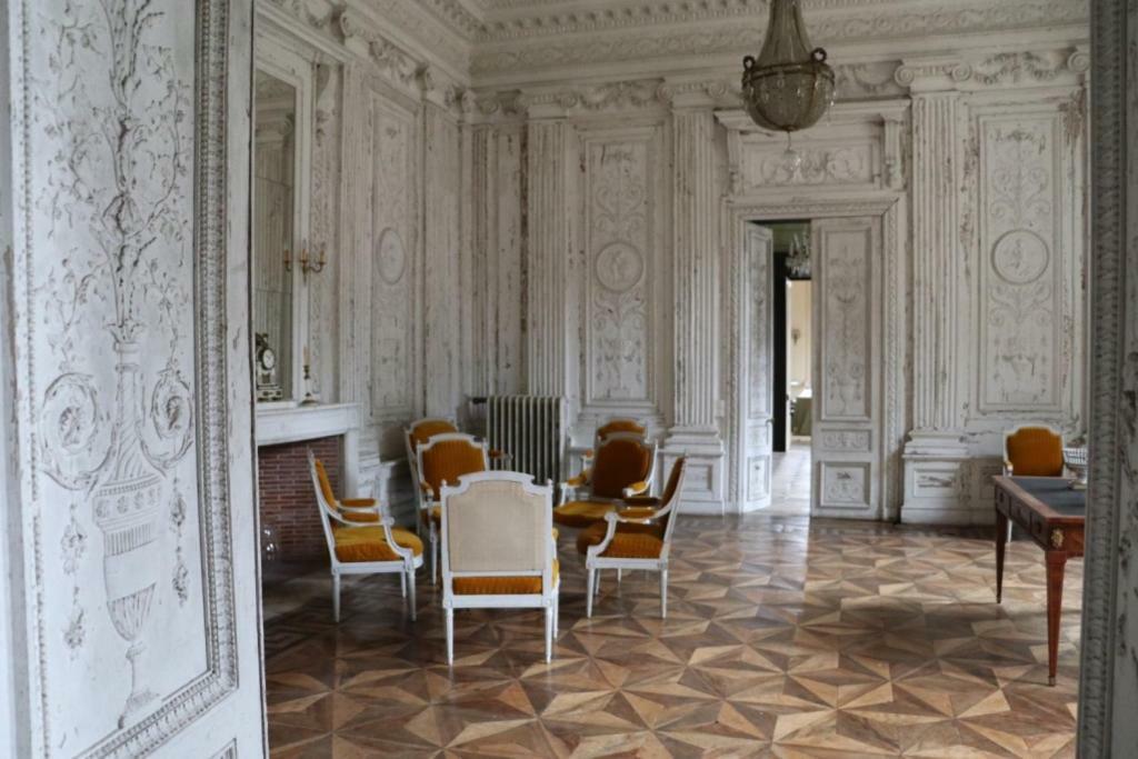 Le Chateau De Bressey & Son Orangerie Exterior photo